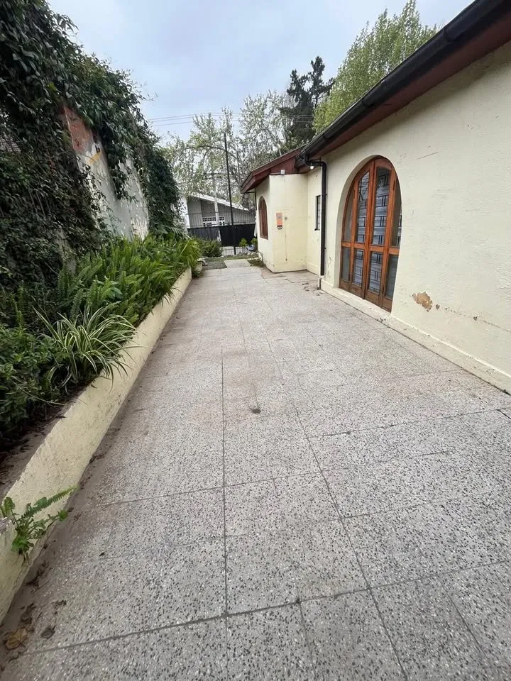 Casa comercial, 10 salas 3 baños 2 estacionamientos 50UF Centro Villa Alemana